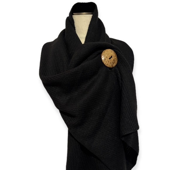 Knit Wrap Shawl with Wooden Buttons Black or White NWT - Picture 4 of 8